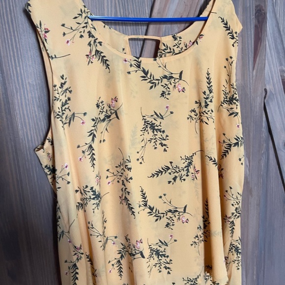Ladies 2x yellow floral print blouse - Picture 2 of 3